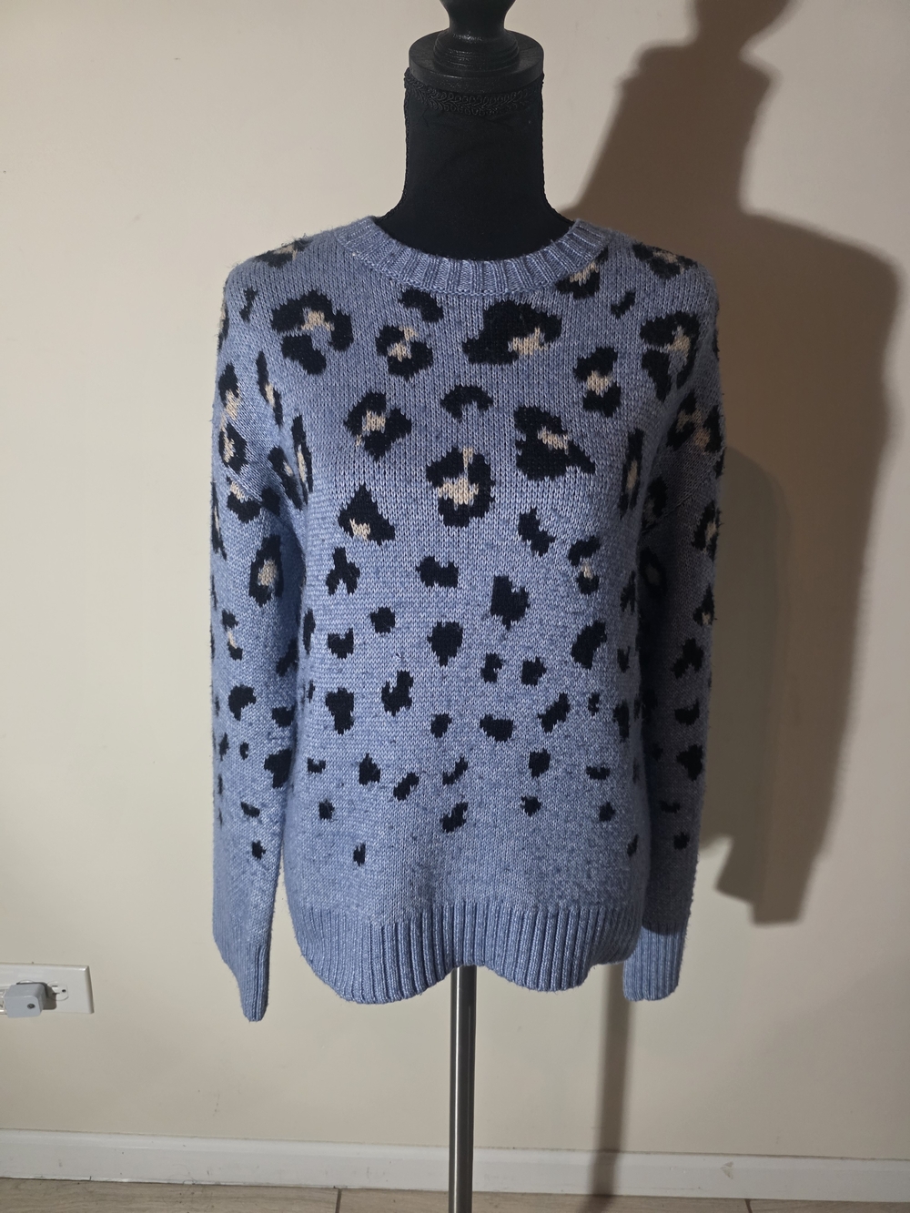 Nine West Blue Leopard Print Crewneck Sweater (Size XS)